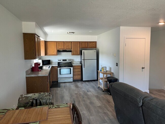 Building Photo - Charming Heights Condo