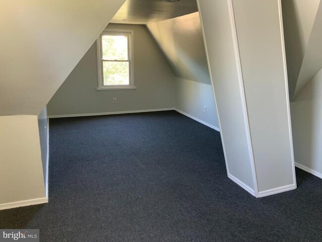 Building Photo - 433 Bentley Ave