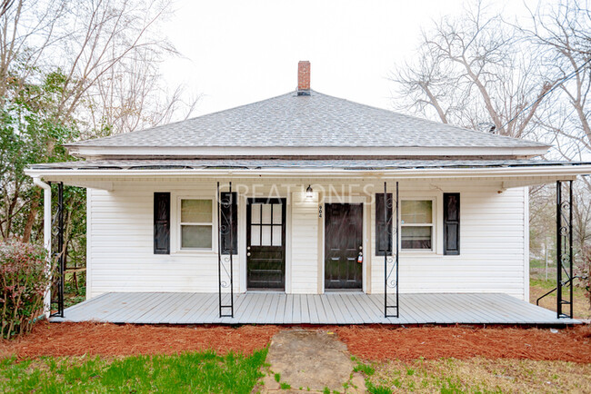 Primary Photo - Charming 3 Bedroom in LaGrange!