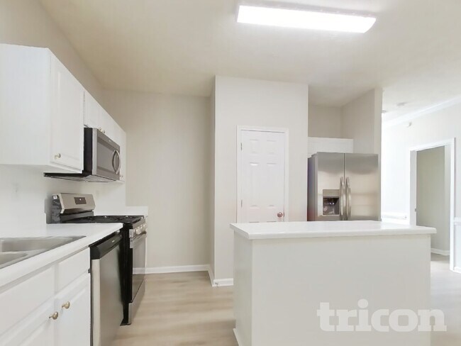 Building Photo - 6844 Bridgewood Dr