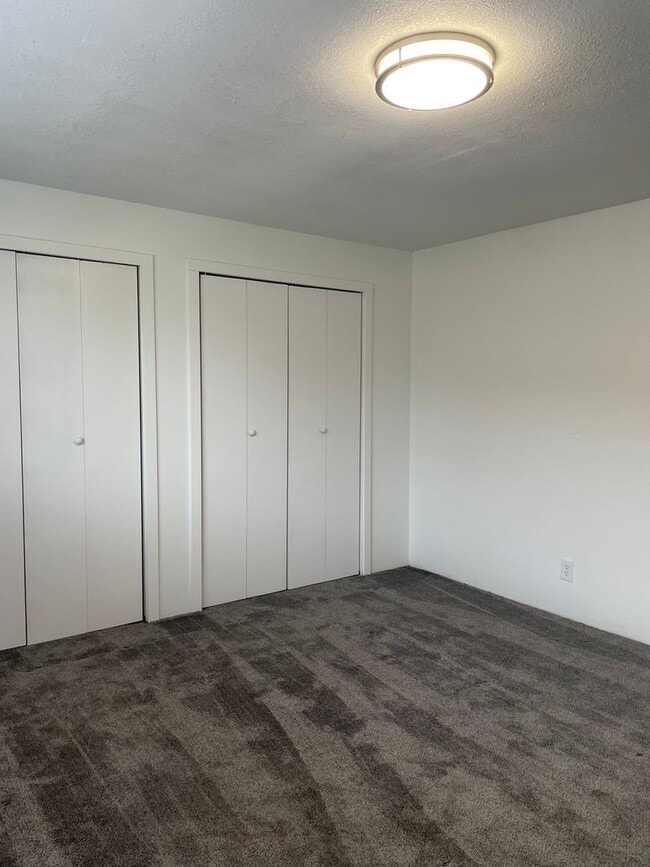 Building Photo - Rent Special: FREE Rent for the month of February!!