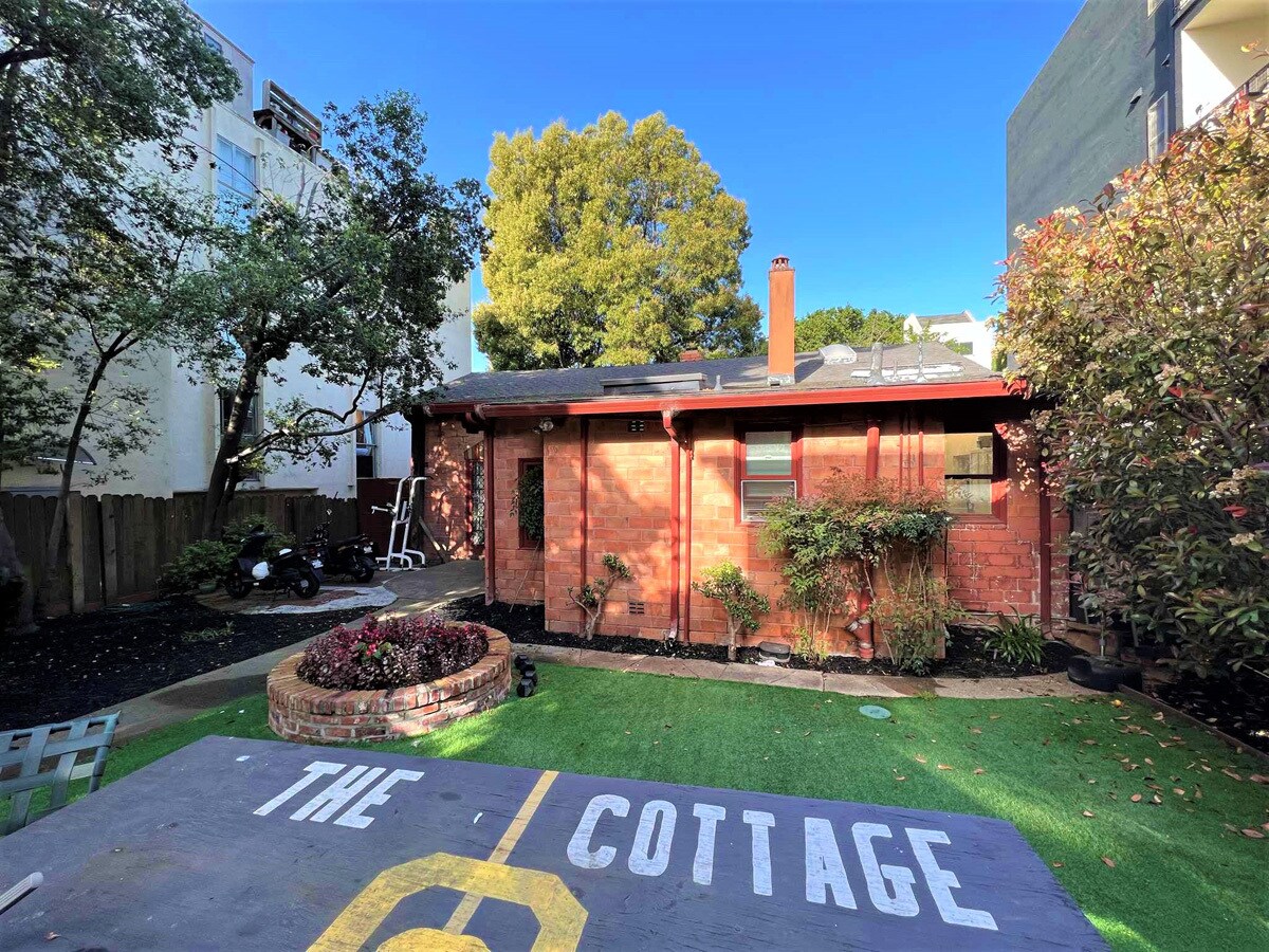 Building Photo - 2532 College Ave
