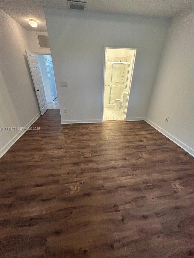 Building Photo - 1650 NE 33rd Ave