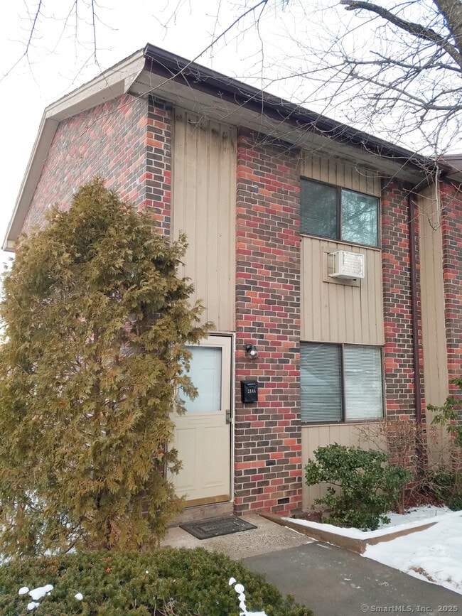 Primary Photo - 218 Oakville Ave