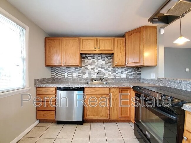 Building Photo - 2431 Grove St