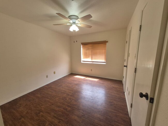 Building Photo - Charming 3 Bedroom 1.5 Bathroom home