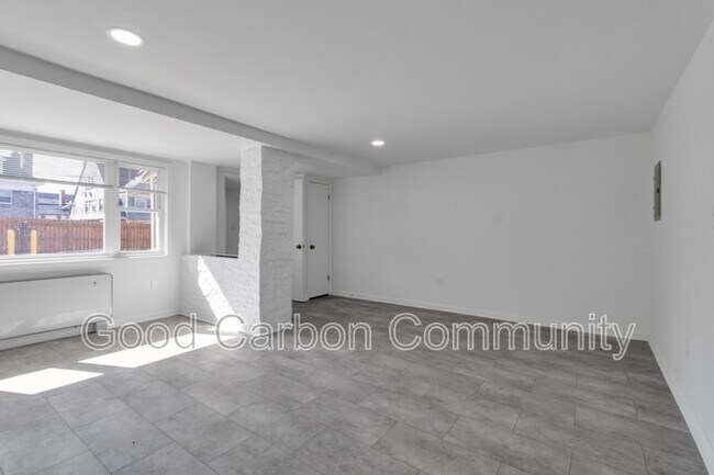 Building Photo - 209 Summer St