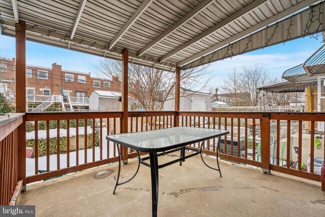 Building Photo - 228 Rock St