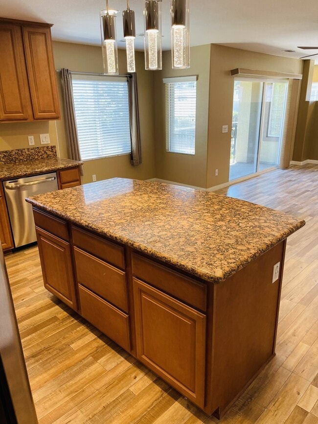 Building Photo - Single Family Residence