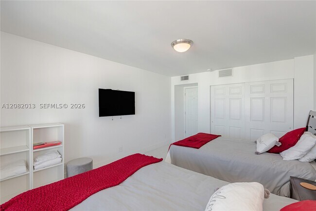Building Photo - 3800 S Ocean Dr