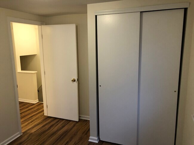 Building Photo - 753 1/2 Sullivant Ave.