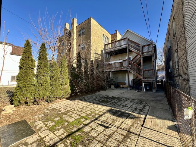 Building Photo - 4224 N Kimball Ave