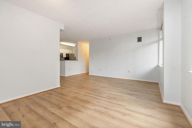 Building Photo - 7111 Woodmont Ave