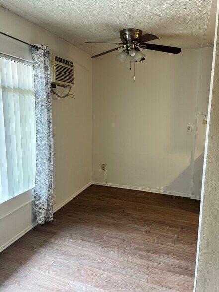 dining room - 920 S Fann St