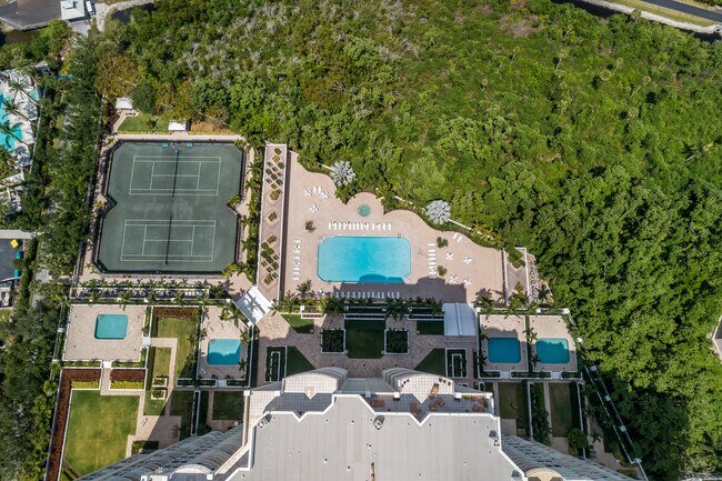 Building Photo - 7117 Pelican Bay Blvd