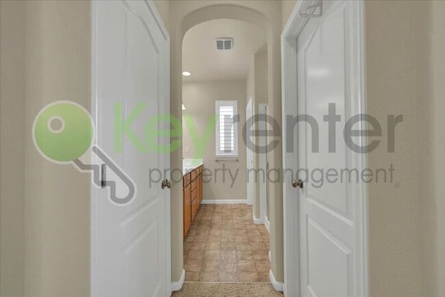 Building Photo - 6123 RolkingHam Ln