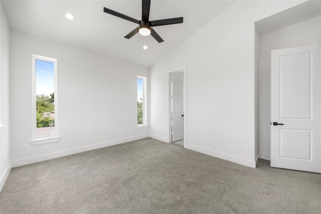 Building Photo - 947 Green Meadow Ln