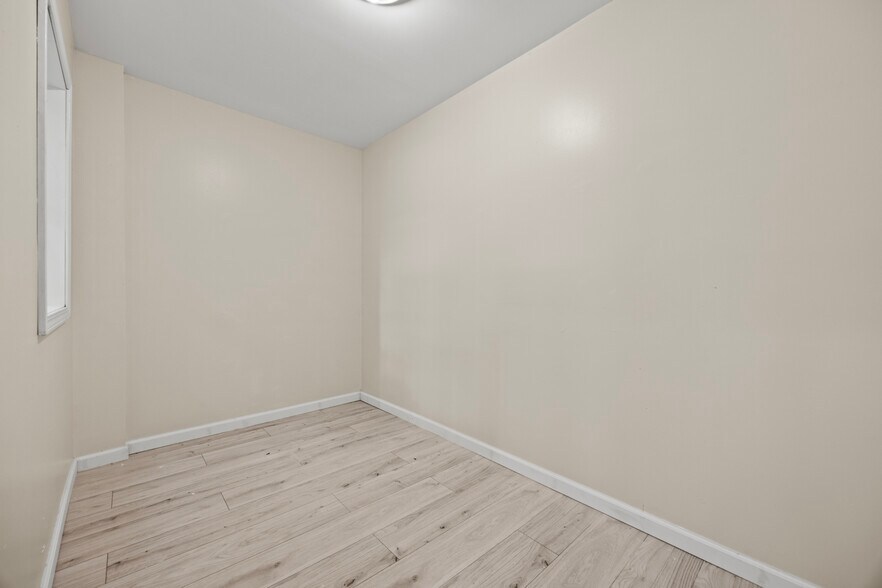 Building Photo - 16 School St