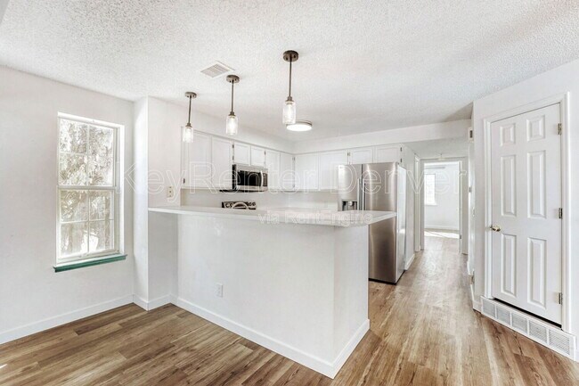 Building Photo - 13704 E Lehigh Ave