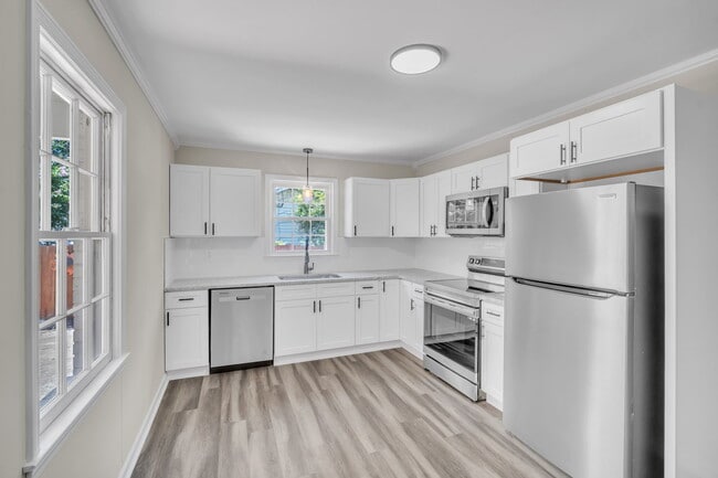 Building Photo - 120 Abbotsford Dr