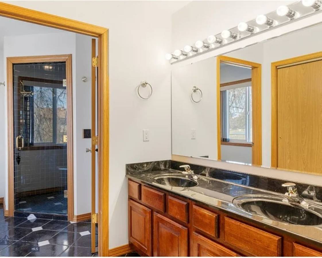 Building Photo - 803 N Grand Ave