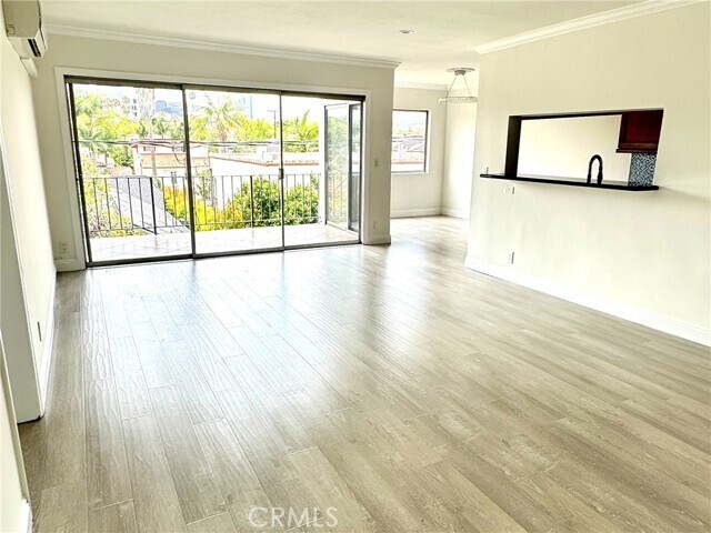 Building Photo - 423 Rexford Dr