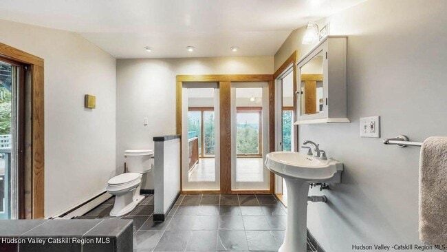 Building Photo - 376 Abbey Rd