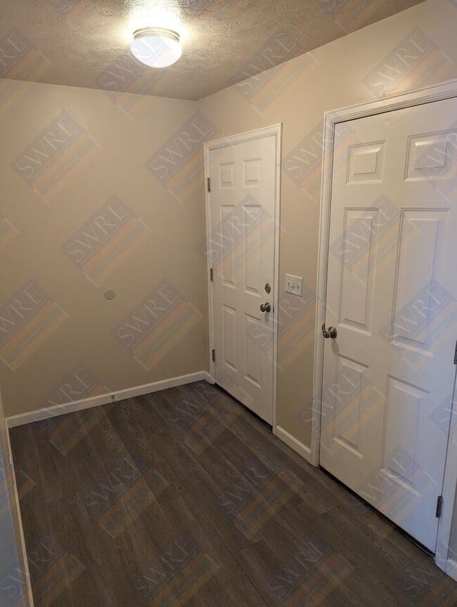 Building Photo - 3 Bedroom 2.5 Bath Townhouse