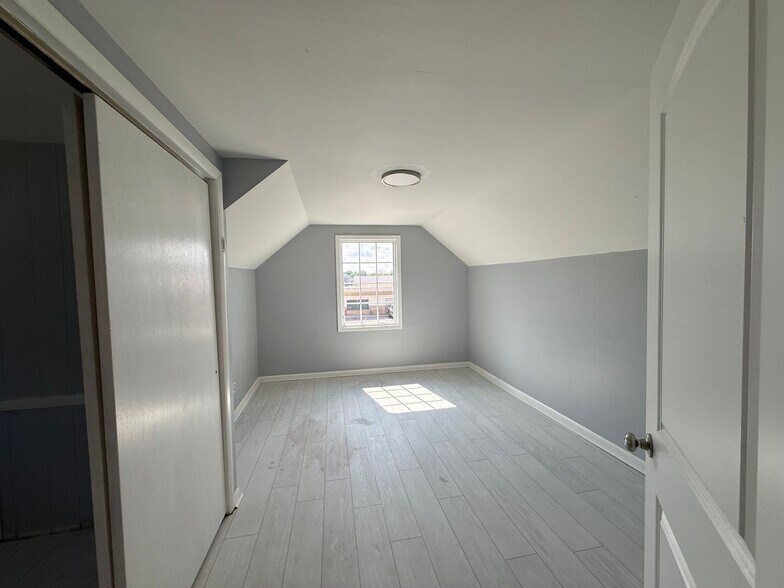 Building Photo - 2801 Columbia Ave