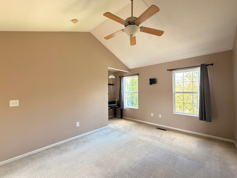 Building Photo - 717 Lazelle Rd