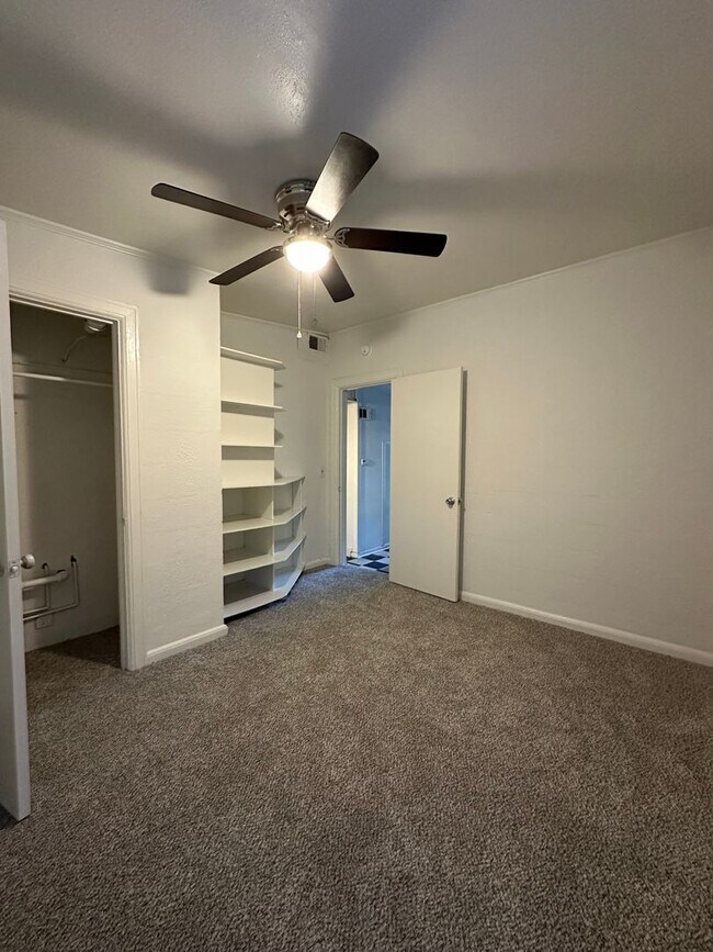 Building Photo - 2 bedroom, 1 bathroom updated home in Norm...