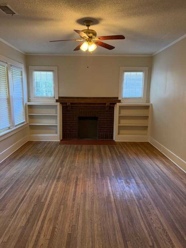 Building Photo - Charming Midtown Memphis Home Near Rhodes College
