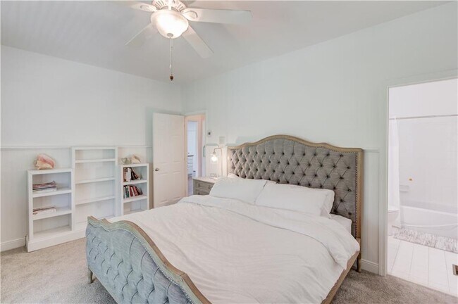 Building Photo - 2870 Roanoke Rd