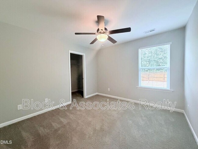 Building Photo - 504 Eno Dr