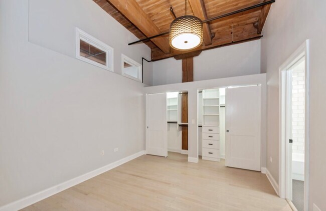 Building Photo - 1500 W Monroe St