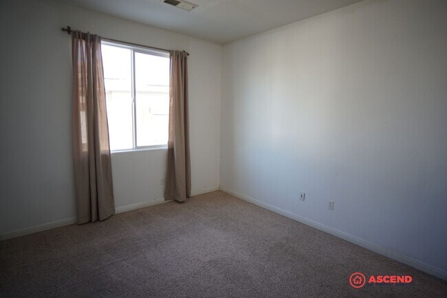 Building Photo - Lovely Home in Southwest Bakersfield!