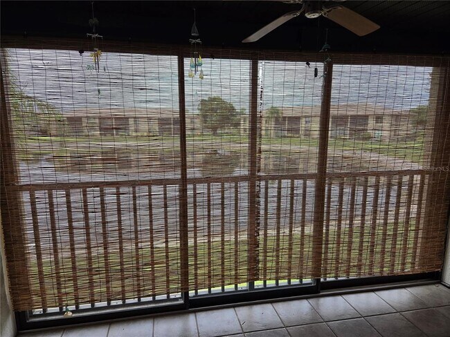 Building Photo - 4016 Oakview Dr