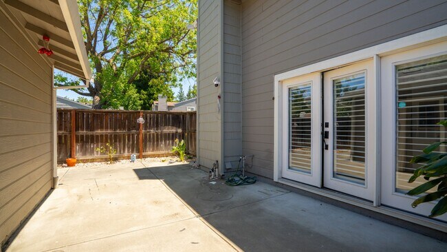 Building Photo - Prime Vacaville Location 3BD/2BA TUSD