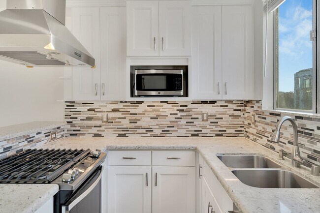 Building Photo - Palm Beverly Apartments