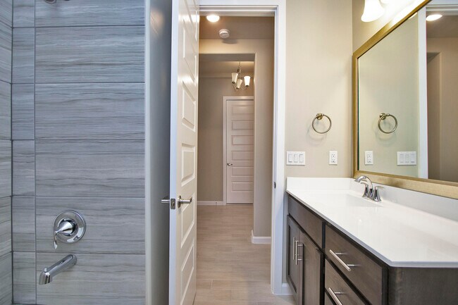 Building Photo - 729 C. Escondida