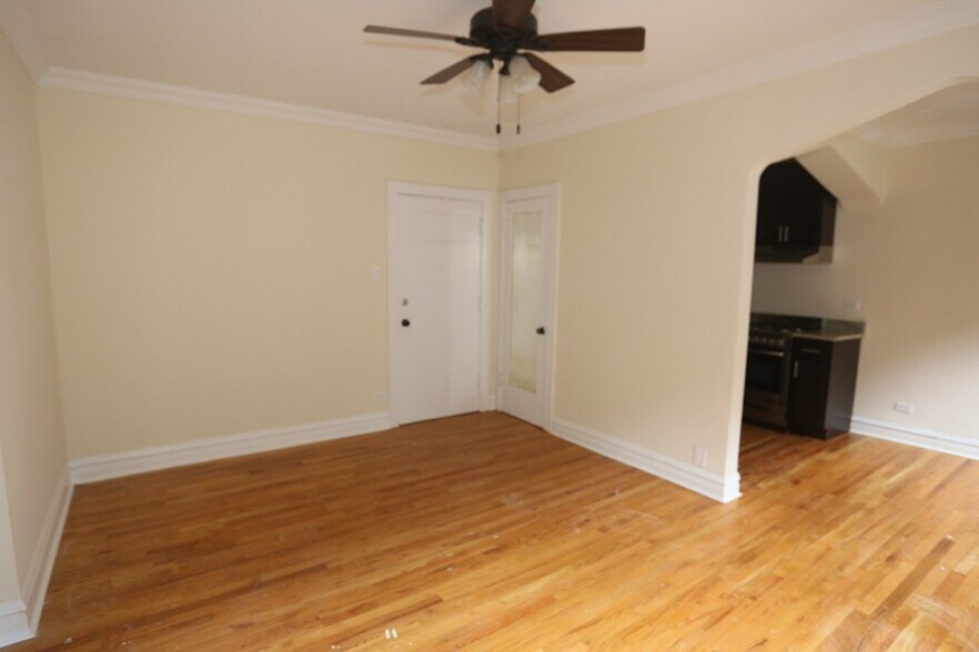 Building Photo - 4740 N Hermitage Ave