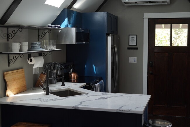 Building Photo - 7144 N Delaware Ave