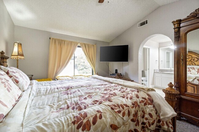 Building Photo - North Fresno 3/2