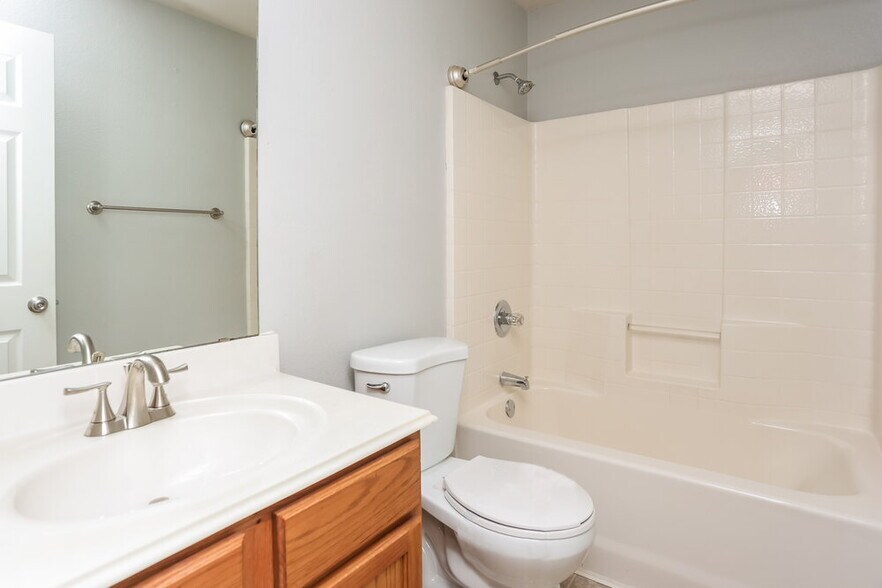 Building Photo - 433 Heritage Dr