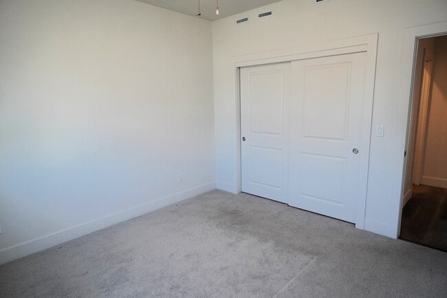 Building Photo - 245 E Caldera St
