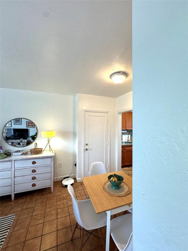 Building Photo - 617 SW 11th St