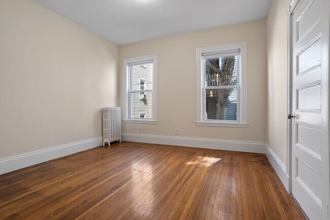 Building Photo - 327 Ashmont St