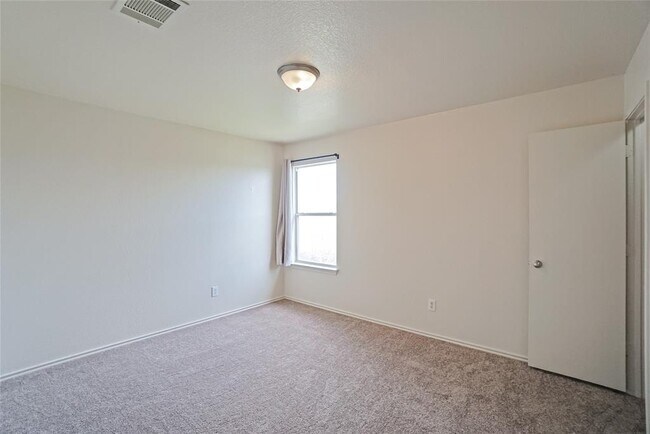 Building Photo - 714 Lavaca Loop