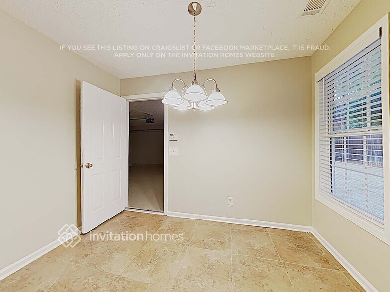 Building Photo - 690 Castlebrooke Dr SE