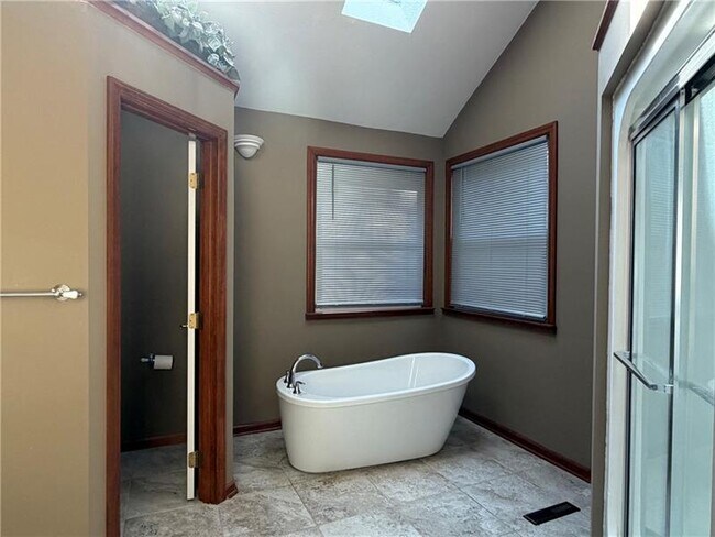 Building Photo - 116 Sturbridge Ln